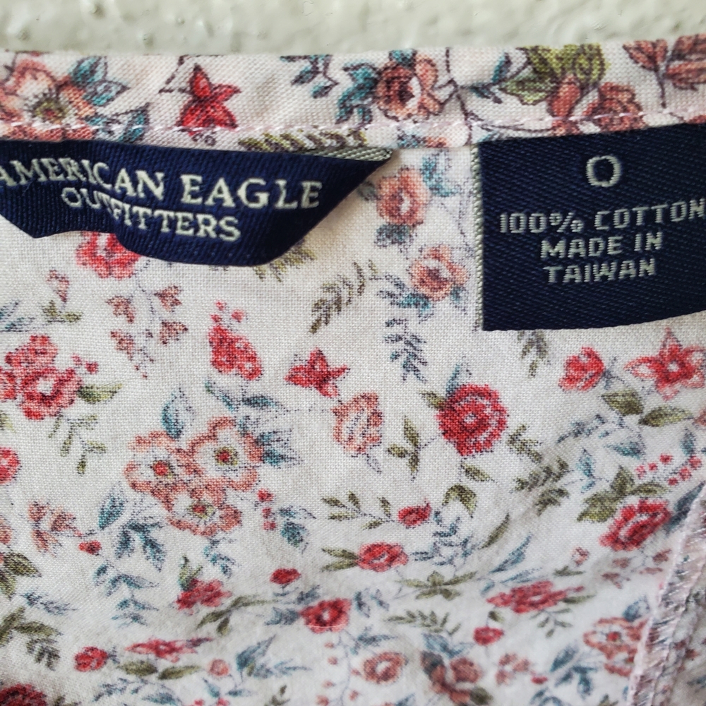 American Eagle Outfitters Red and White Floral Crop Top - Picture 4 of 10